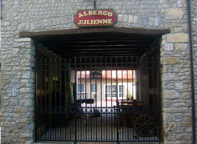 Albergo Julienne Арба Экстерьер фото